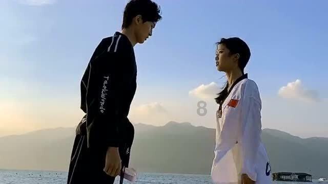 87岁容嬷嬷李明启上台颁奖，声音洪亮身体健康